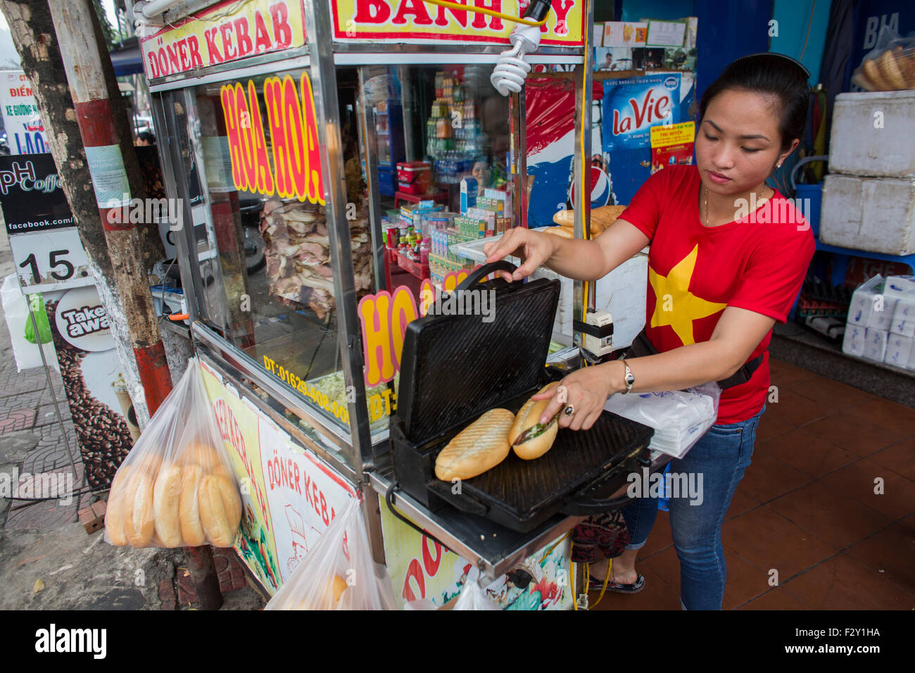 Sandwich-Verkäufer in Vietnam Stockfoto