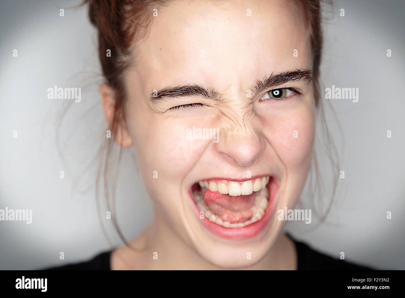 Porträt eines begeisterten Teenager Mädchen Nahaufnahme Stockfoto