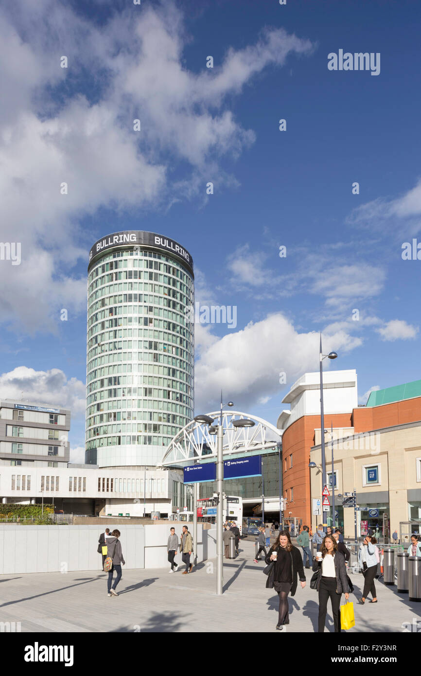 Die Skyline von Birmingham vom Eingang des Birmingham Grand Central Shopping Centre und Bahnhof New Street, Birmingham, England Stockfoto
