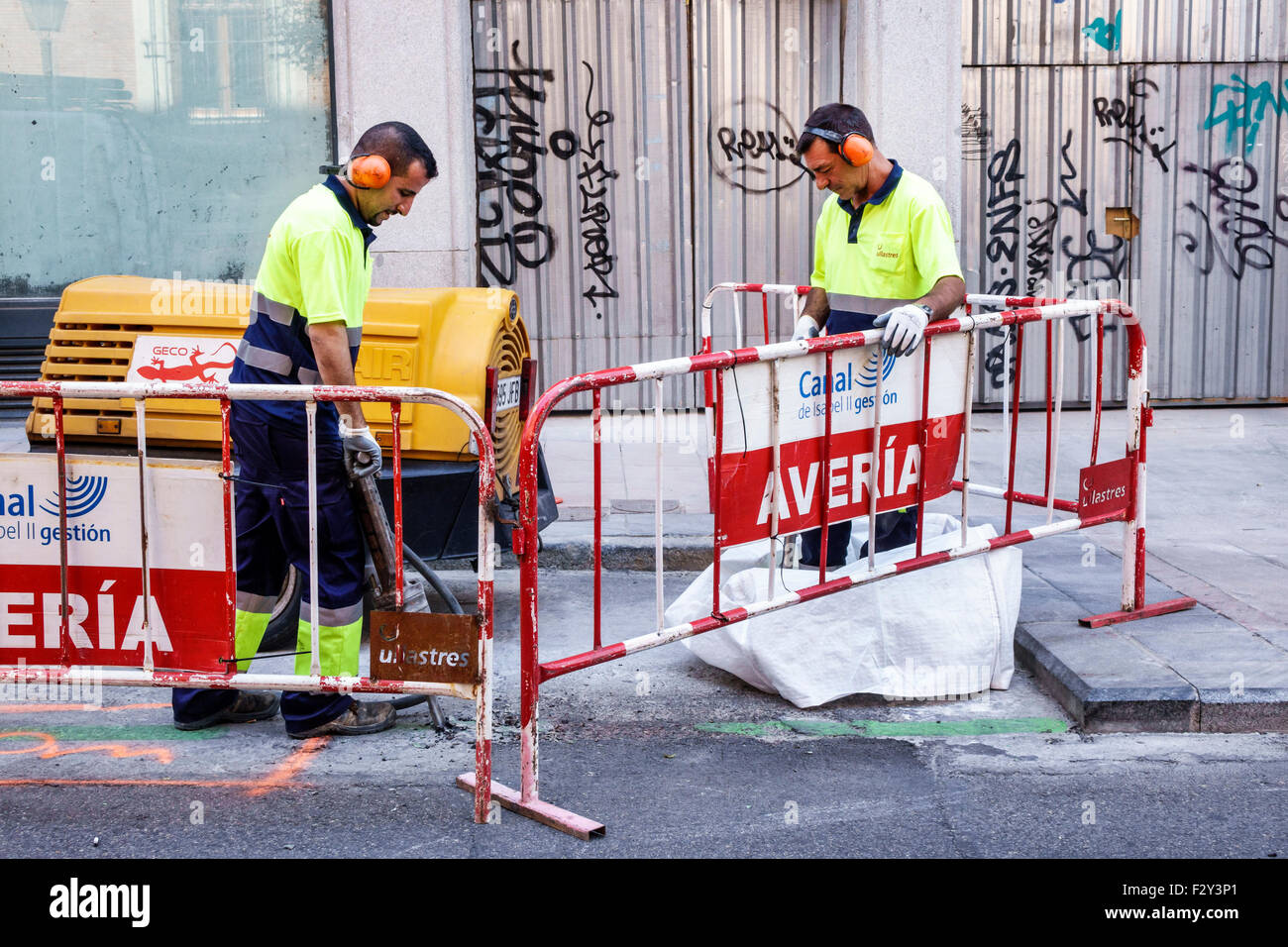 Madrid Spanien, Hispanic Salamanca, Recoletos, Canal de Isabel II, CYII, Wasser und Abwasser, Versorgungsunternehmen, öffentliche Arbeiten, Infrastruktur, Arbeiter, Arbeit, Presslufthammer, Werkzeug, Hispani Stockfoto