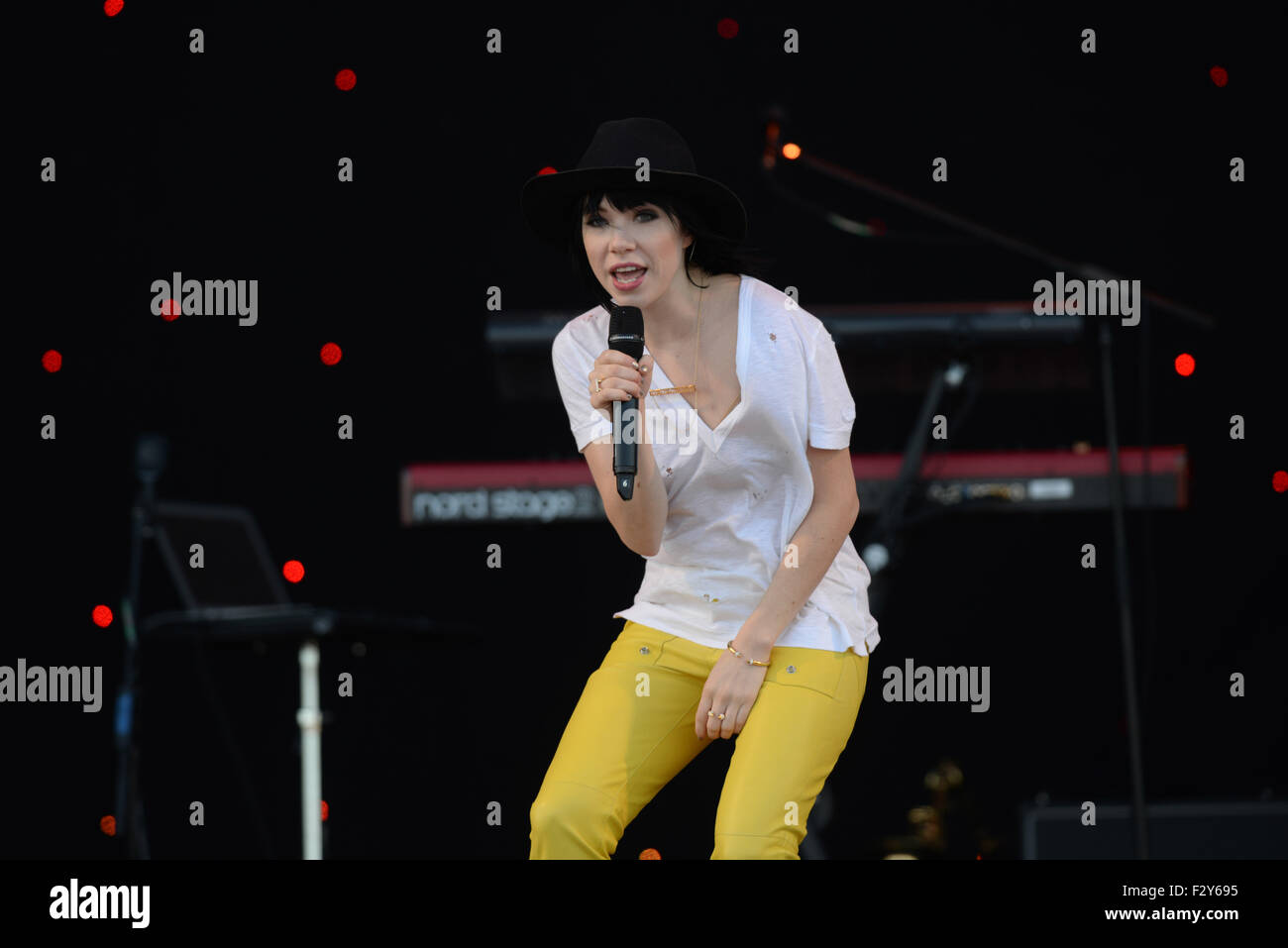 Carly Rae Jepsen führt beim "Portsmouth Live!"-Konzert im Rahmen des America Cup World Series mit: Carly Rae Jepsen Where: Portsmouth, Vereinigtes Königreich: 25. Juli 2015 Stockfoto