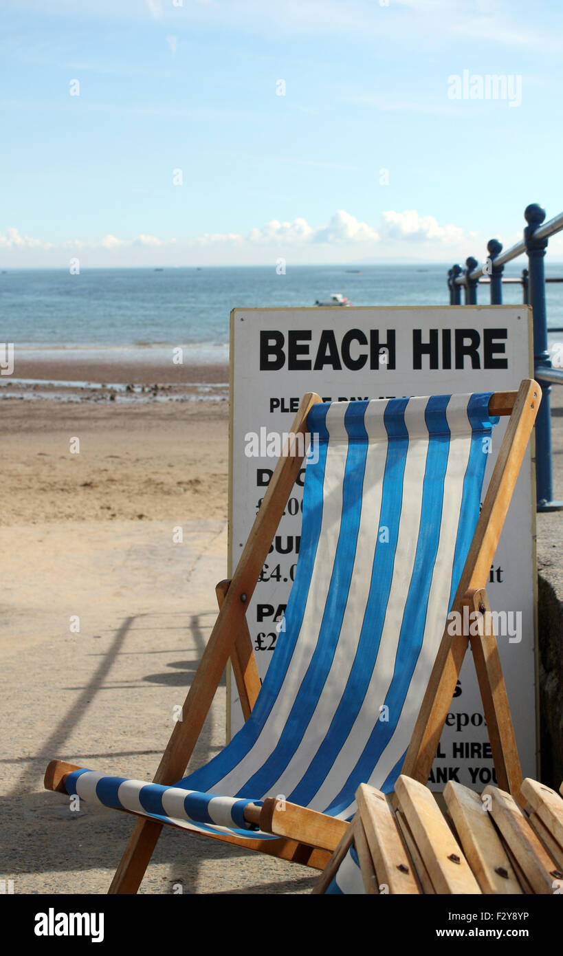 Liegestuhl-Verleih, Saundersfoot Strand, Pembrokeshire, West Wales, UK Stockfoto