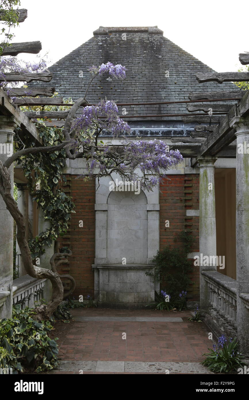 Hampstead Heath Erweiterung, Pergola & Iverforth House, London Stockfoto