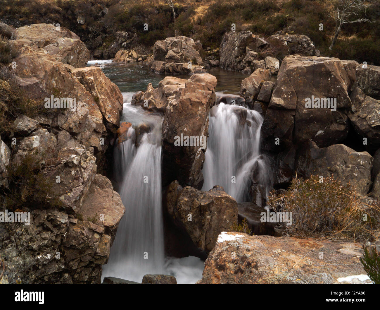 Foto der Fairy Pools auf der Insel Skye. Lange Exposition von Wasserfall mit glatten suchen das Wasser fällt Stockfoto