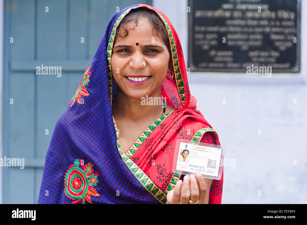 1 indische ländlichen Dorfbewohner Frau Wahl Stimmen Stockfoto