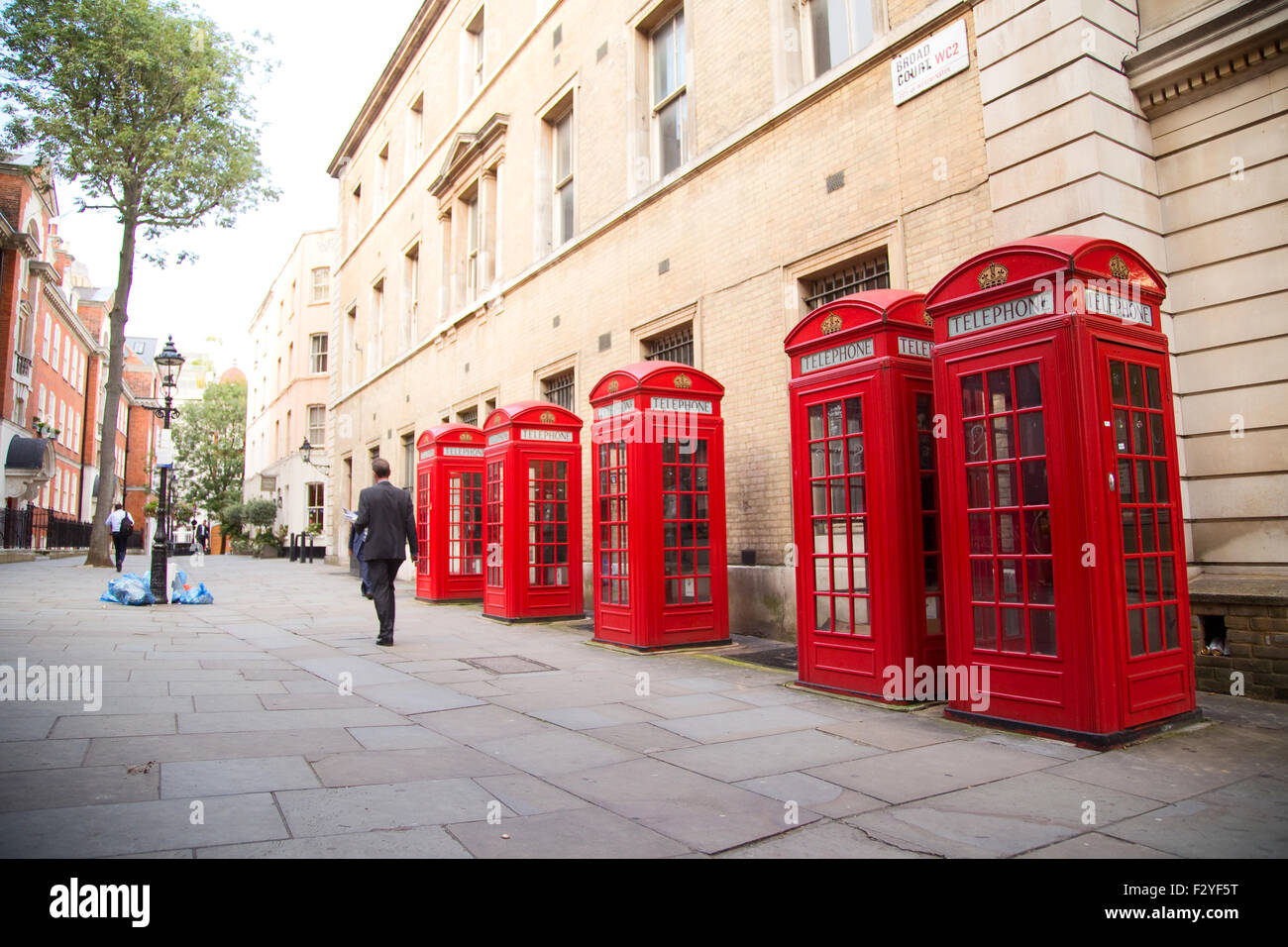 LONDON - 2. SEPTEMBER: Breite Gericht auf 2. September 2015 in London, England, Vereinigtes Königreich. Breiten Hof rühmen, eines der meisten Bilder Stockfoto