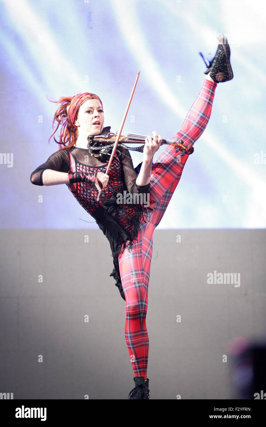 Las Vegas, NV, USA. 25. Sep 2015. Lindsey Stirling in Anwesenheit für 2015 Leben ist schöner Festival - Fr, Downtown, Las Vegas, NV 25. September 2015. Bildnachweis: James Atoa/Everett Collection/Alamy Live-Nachrichten Stockfoto