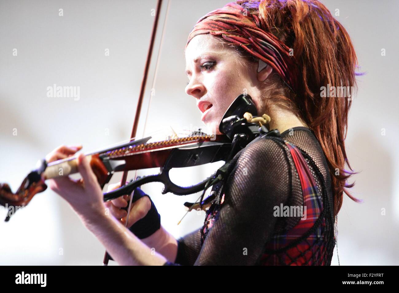 Las Vegas, NV, USA. 25. Sep 2015. Lindsey Stirling in Anwesenheit für 2015 Leben ist schöner Festival - Fr, Downtown, Las Vegas, NV 25. September 2015. Bildnachweis: James Atoa/Everett Collection/Alamy Live-Nachrichten Stockfoto