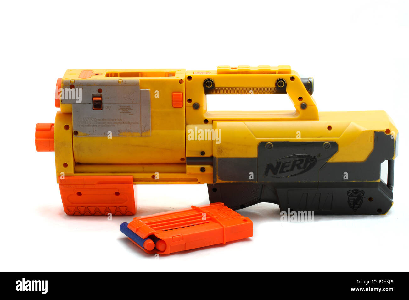 Nerf Gun - Bereitstellung von CS-6 A Nerf Blaster ist eine Spielzeugpistole  von Hasbro, dass Feuer Pfeile, Scheiben, Schaum oder in einigen Fällen,  Schaumstoff Kugeln gemacht. T Stockfotografie - Alamy