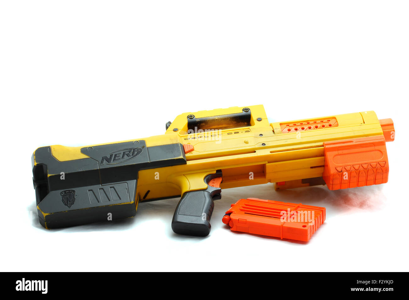 Nerf Gun Bereitstellung von CS 6 A Nerf Blaster ist eine Spielzeugpistole von Hasbro dass Feuer Pfeile Scheiben Schaum oder in einigen Fallen Schaumstoff Kugeln gemacht. T Stockfotografie Alamy