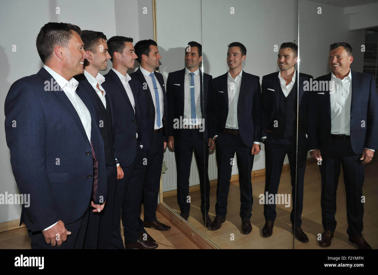 Die Neales führen die Gruppen ersten liveAuftritt nach ihrem Auftritt