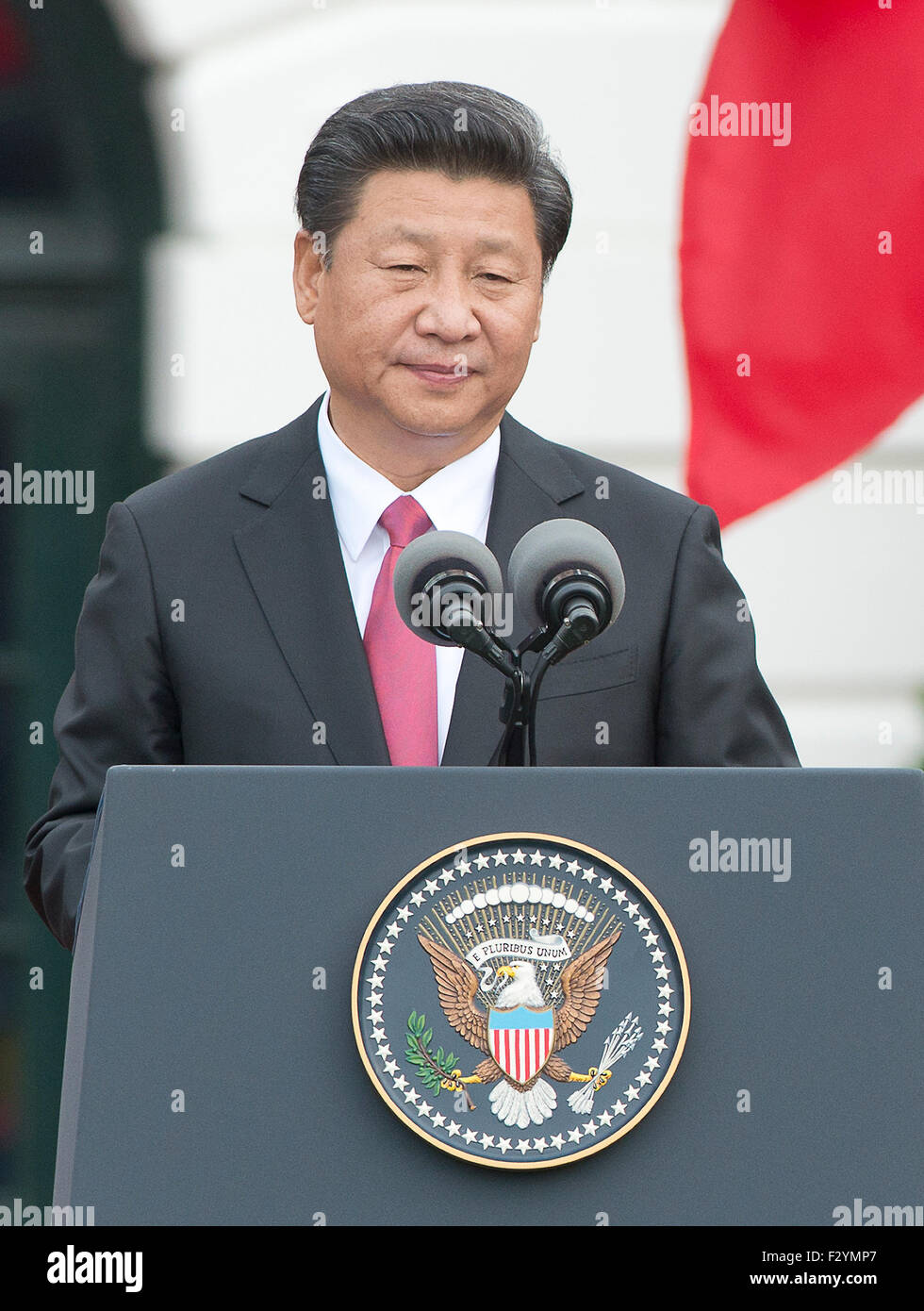 Washington DC, USA. 25. Sep 2015. Präsident XI Jinping Chinas macht Bemerkungen während einer feierlichen Zustand Ankunft auf dem South Lawn des weißen Hauses in Washington, DC auf Freitag, 25. September 2015. Bildnachweis: Dpa picture Alliance/Alamy Live News Stockfoto