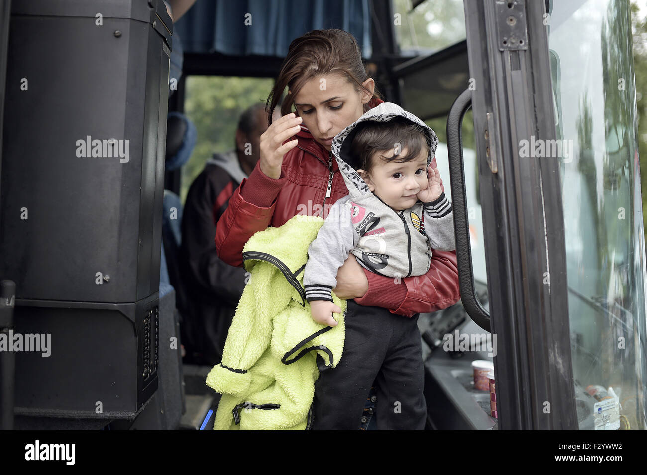 Serbien 26 Sep 15 Europa Serbien Sid Serbischen Und Kroatischen Grenze Von Bapska 26 September 15 Wellen Von Einwanderern Die Uber Die Grenze Zwischen Kroatien Und Serbien Wahrend Der Nacht Und In