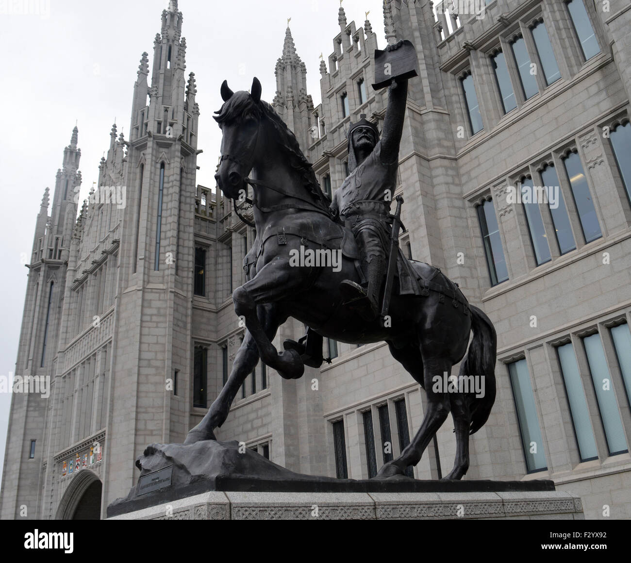 Statue von König Robert i., König der Schotten 1306-1329, außen Marischal College in Aberdeen. Einmal eine Universität in eigenen Rechten, t Stockfoto