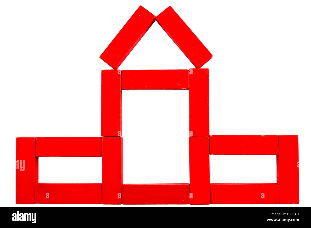 Rote Haus aus Holzspielzeug auf weißem Hintergrund Stockfoto