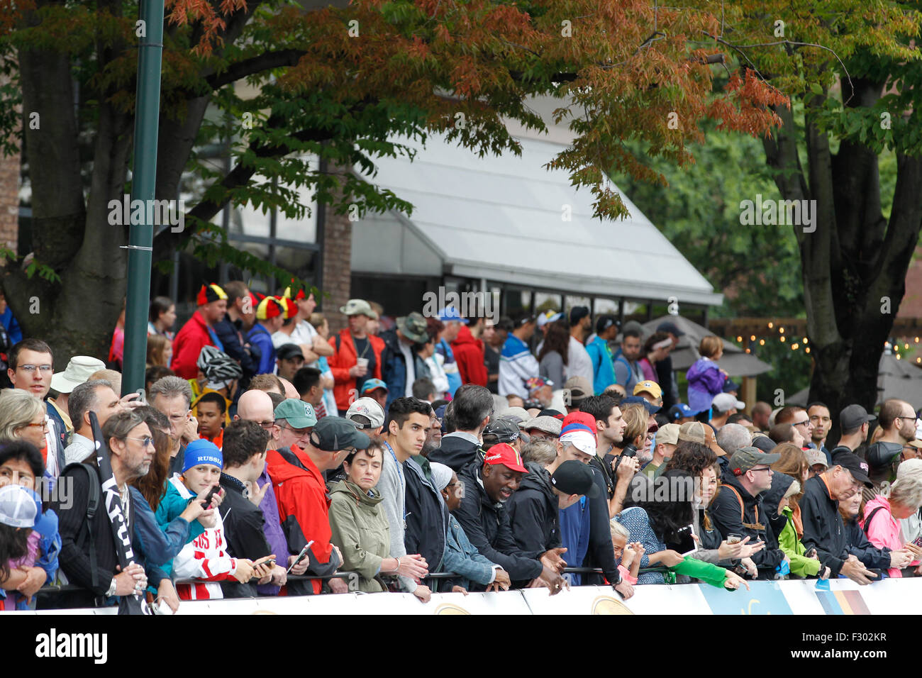 RICHMOND, VIRGINIA, 26. September 2015. Fans sammeln auf Richmond, Virgina East Broad Street während 2015 UCI Road World Championships Credit: Ironstring/Alamy Live News Stockfoto