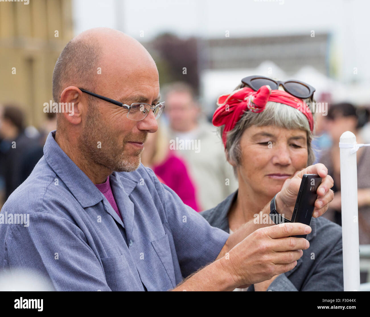 Darlington County Durham, Großbritannien. 26. Sep 2015. Gewinner der 2015 Beobachter Arts & Kultur award, The Festival of Thrift zeigt Ihnen, wie Wiederverwendung, recycling und Radfahren Spaß machen kann, sparen Sie Geld und der Umwelt zugute kommen. Das diesjährige Festival bietet führenden und aufstrebende Künstlern aus über den Globus, Demonstrationen, Stände, Debatten, Workshops. Das kostenlose Festival, Mitbegründer von bekannten Designern, & Geradine Wayne Hemingway, Besucher über 40.000 letztes Jahr. Bildnachweis: Alan Dawson News/Alamy Live-Nachrichten Stockfoto