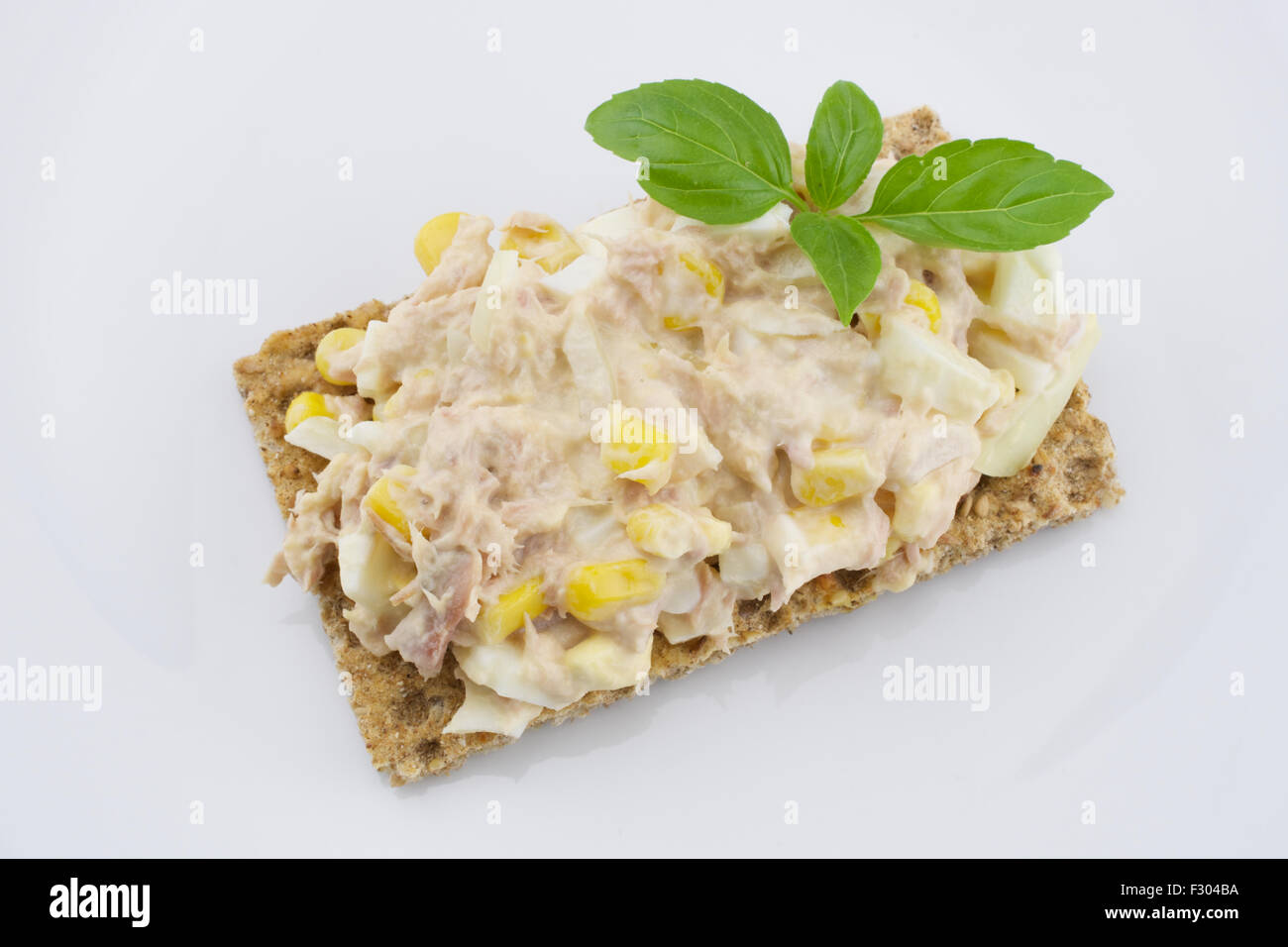 Mehrkorn frischem Brot und Thunfisch Salat Stockfoto