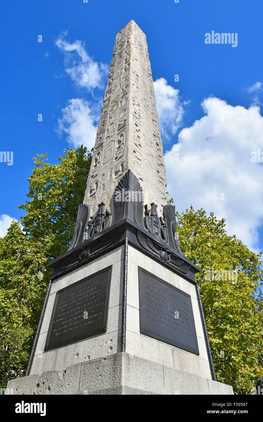 Alten Ägyptischen Obelisken als "Cleopatra's Needle' auf Londons Victoria Embankment England UK bekannt Stockfoto