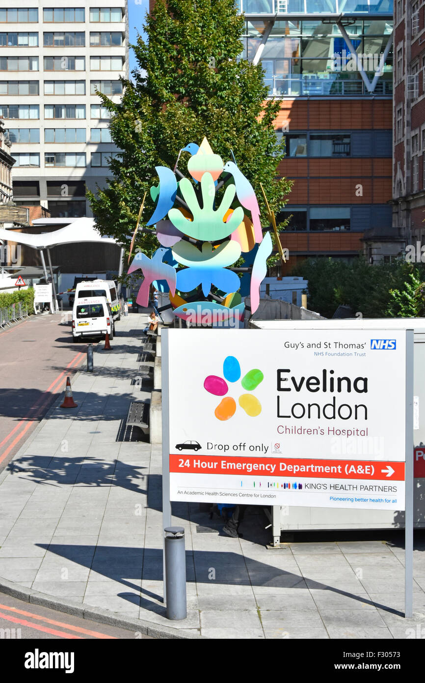 Evelina London Children's Hospital & unterzeichnen eine NHS Hospital Healthcare Site Teil von Guys and St Thomas NHS Foundation Trust Lambeth London England UK Stockfoto