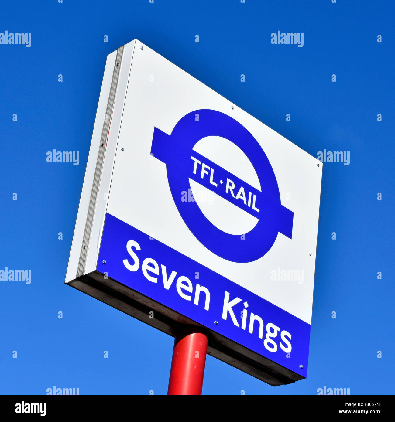 Severn Könige Ostlondon s-Bahnhof & neue TFL Zeichen übernehmen Metro Nahverkehrszüge nach Liverpool Street bereit für Crossrail Elizabeth Linie UK Stockfoto