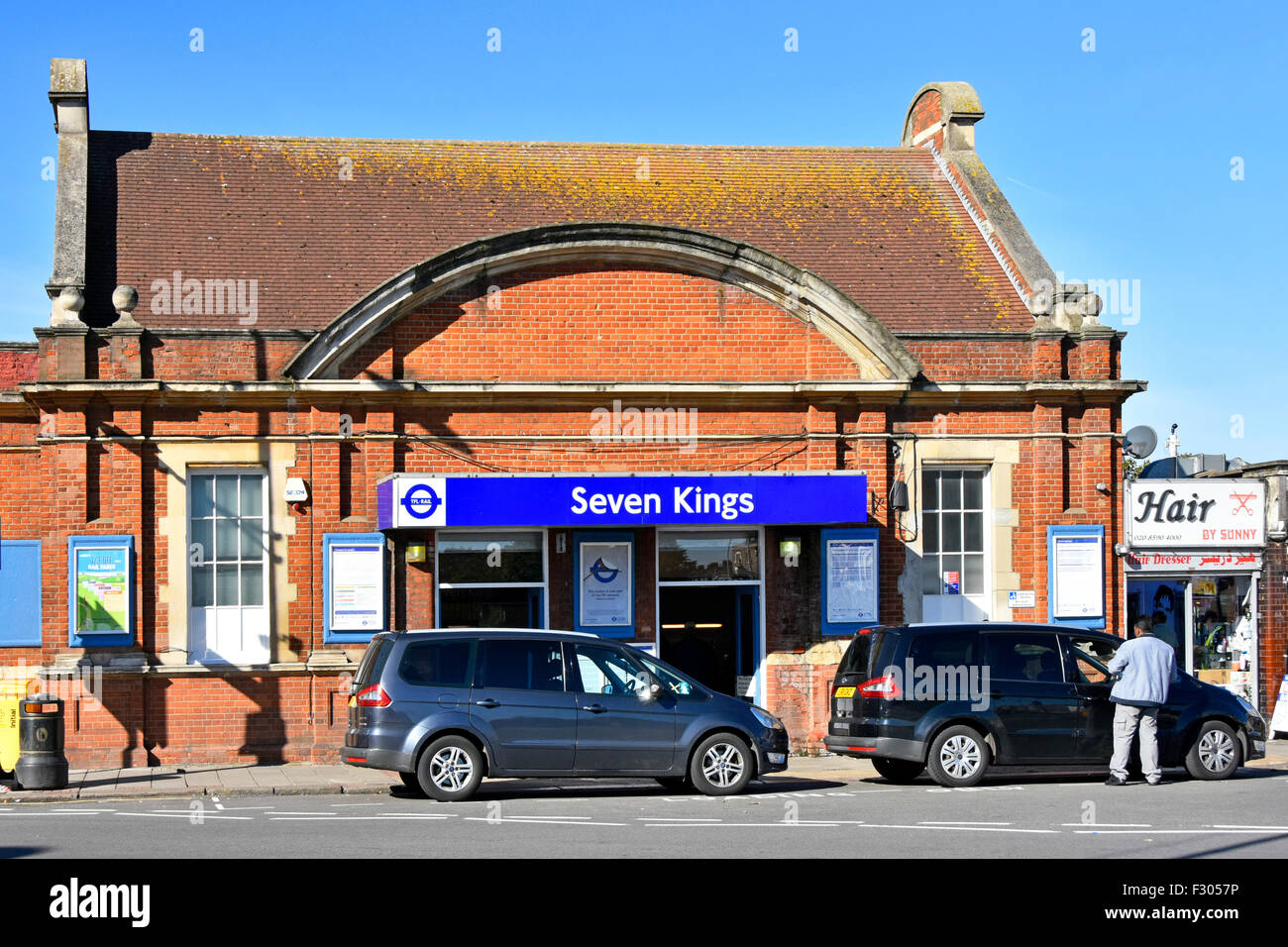 Severn Könige Ostlondon s-Bahnhof & neue TFL Zeichen übernehmen Metro Nahverkehrszüge nach Liverpool Street bereit für Crossrail Elizabeth Linie UK Stockfoto