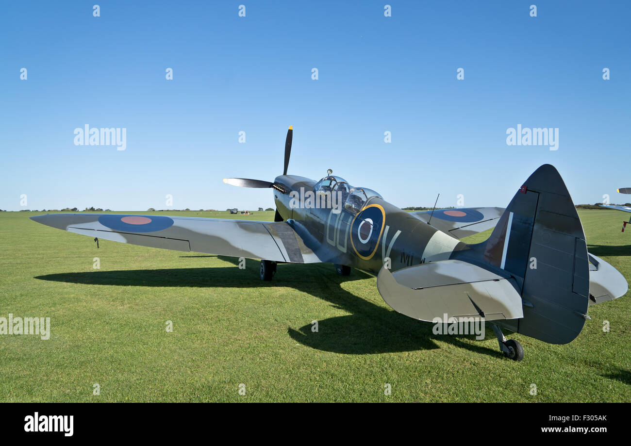 Die Diener James, Unternehmen Classic Kolben und Requisiten, The Grace Spitfire ML407 Mark IX. Stockfoto