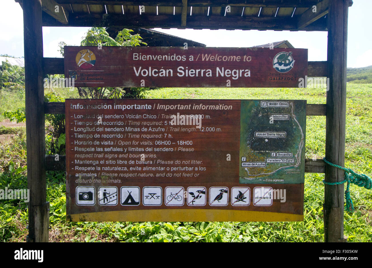 Schild am Eingang zum Sierra Negra Vulkans, Isabela Island, Galapagos-Inseln Stockfoto