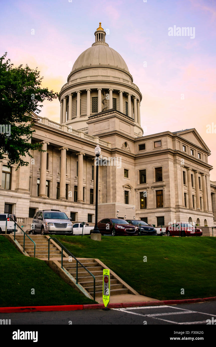 Rück- und Blick auf das Arkansas State Capitol Building befindet sich in Little Rock. Über 16 Jahre ab 1899-1915 gebaut Stockfoto