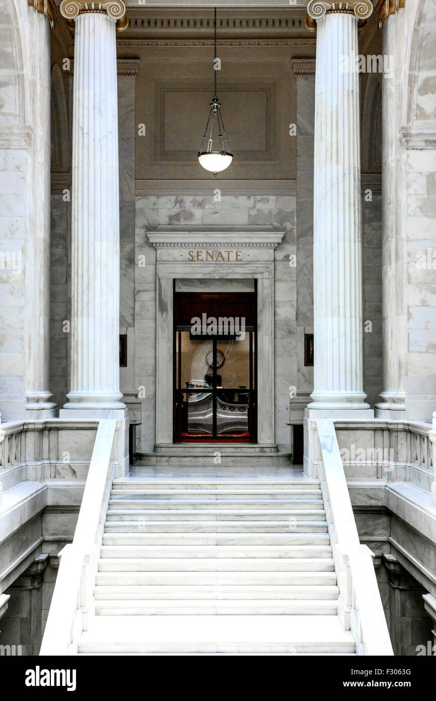 Vermont Marmor Treppe in den Senat im Inneren der Gebäude in Little Rock Arkansas State Capitol Stockfoto