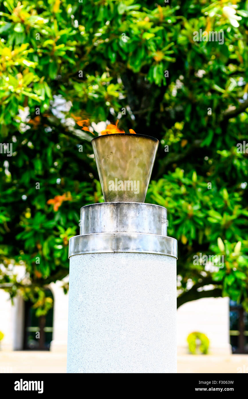 Das ewige Feuer auf dem Gelände des Arkansas State Capitol in Little Rock Stockfoto