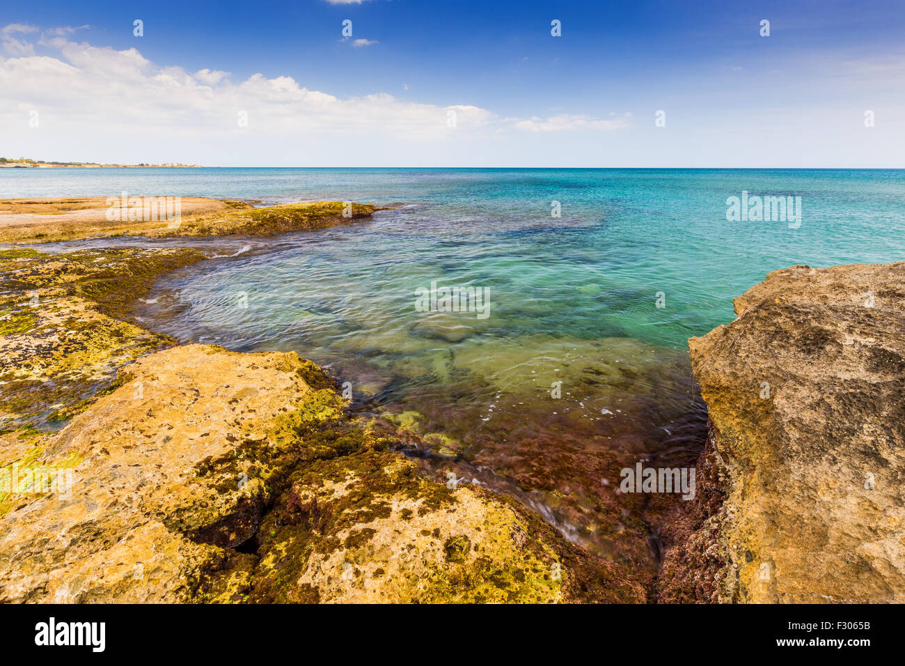 Strand von Lido di Noto, Sizilien Meer. Spiaggia Lido di Noto, Sizilien. Stockfoto