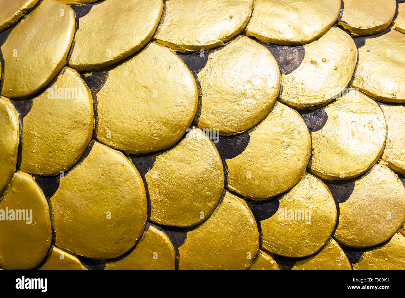 Goldenes drachendenkmal -Fotos und -Bildmaterial in hoher Auflösung – Alamy