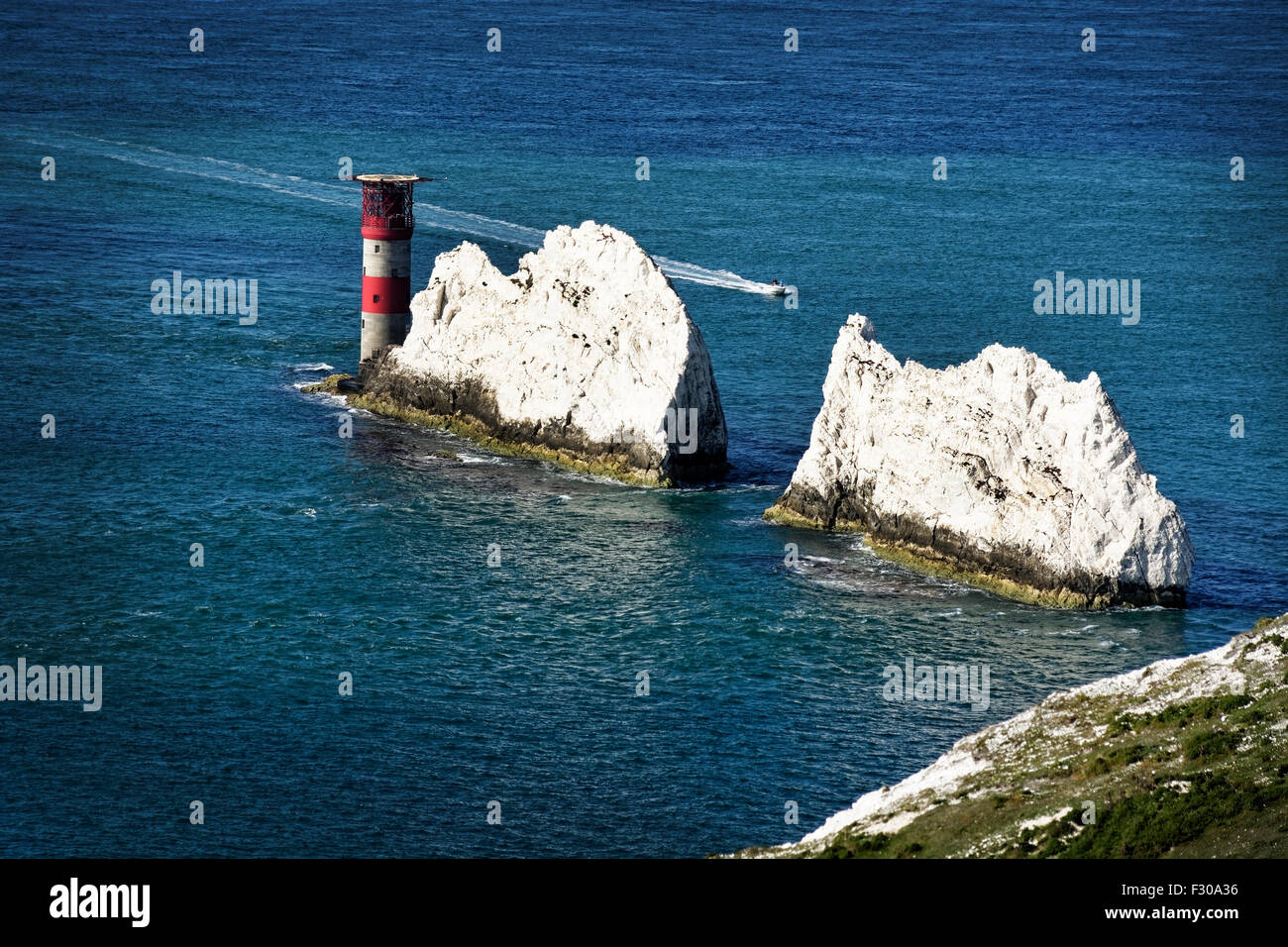 Das berühmteste Wahrzeichen der Isle Of Wight – Kreide drei Stapel steigt aus dem Meer neben Alum Bay Wahrzeichen Attraktion Stockfoto