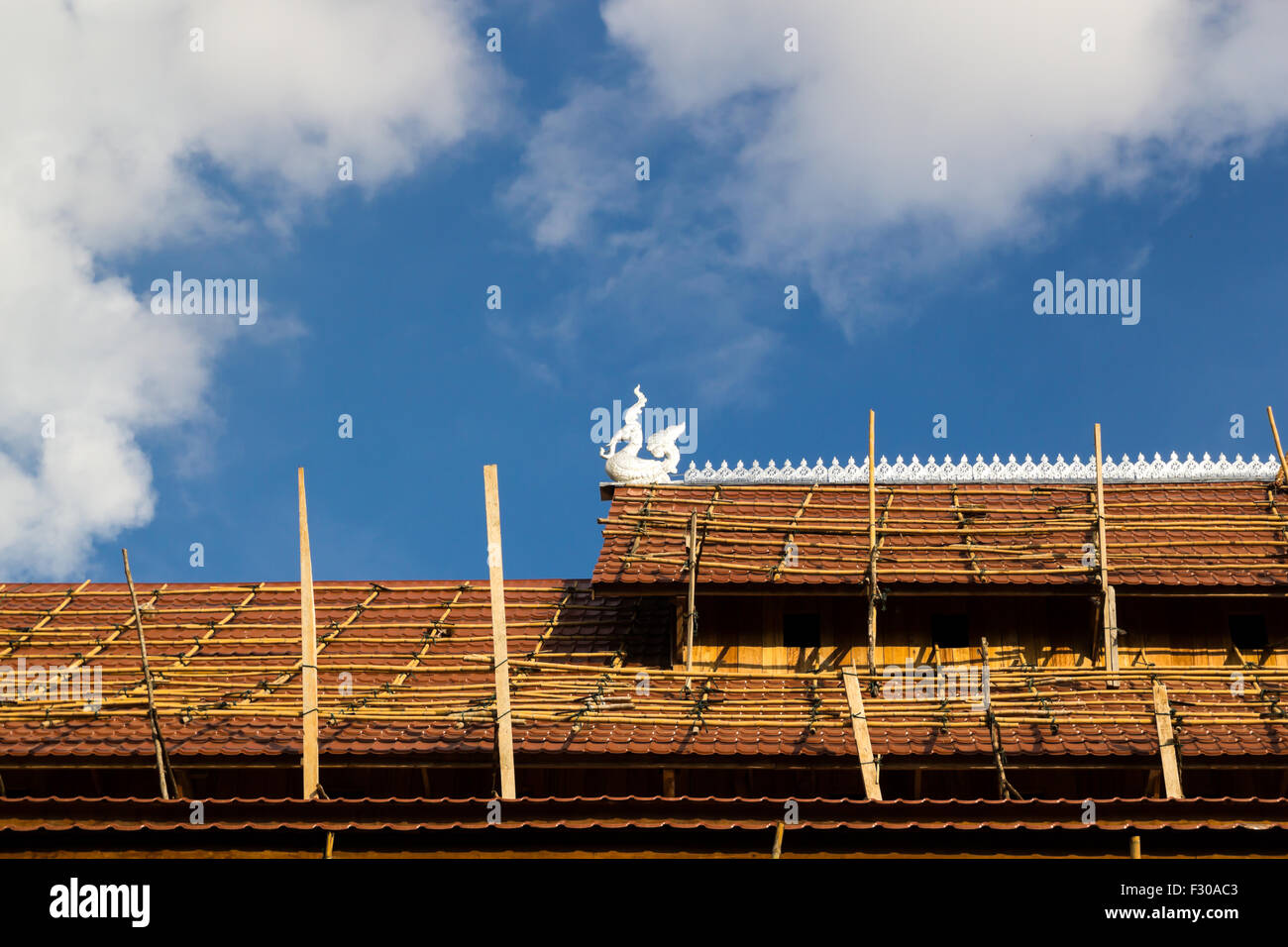 Thai Tempel Dach zu Myanmar im Bau Stockfoto