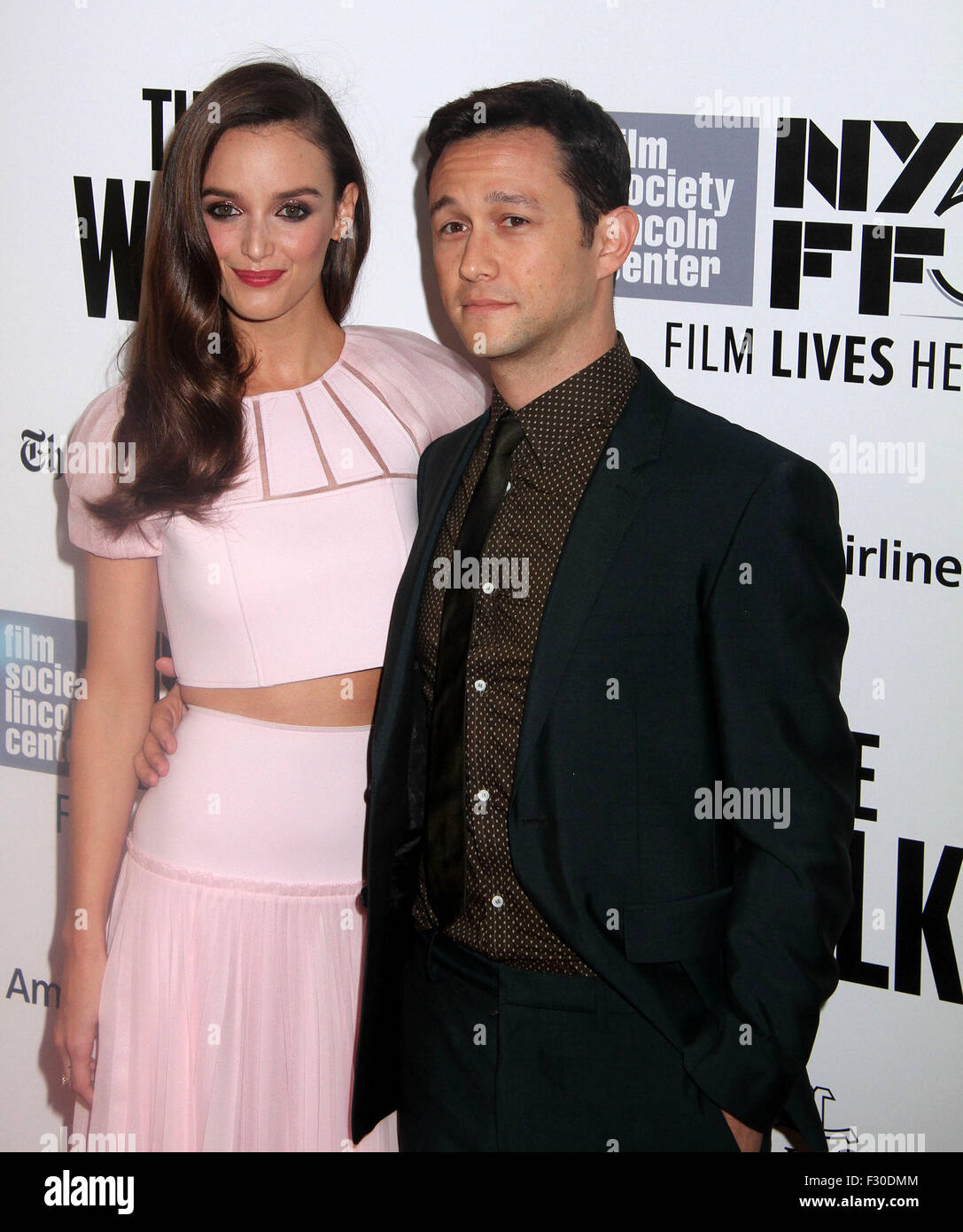 New York, New York, USA. 26. Sep 2015. Schauspielern CHARLOTTE LE BON und JOSEPH GORDON-LEVIT besuchen die Weltpremiere von "The Walk" in der Alice Tully Hall im Lincoln Center statt 2015 New York Film Festival Premiere. Bildnachweis: Nancy Kaszerman/ZUMA Draht/Alamy Live-Nachrichten Stockfoto