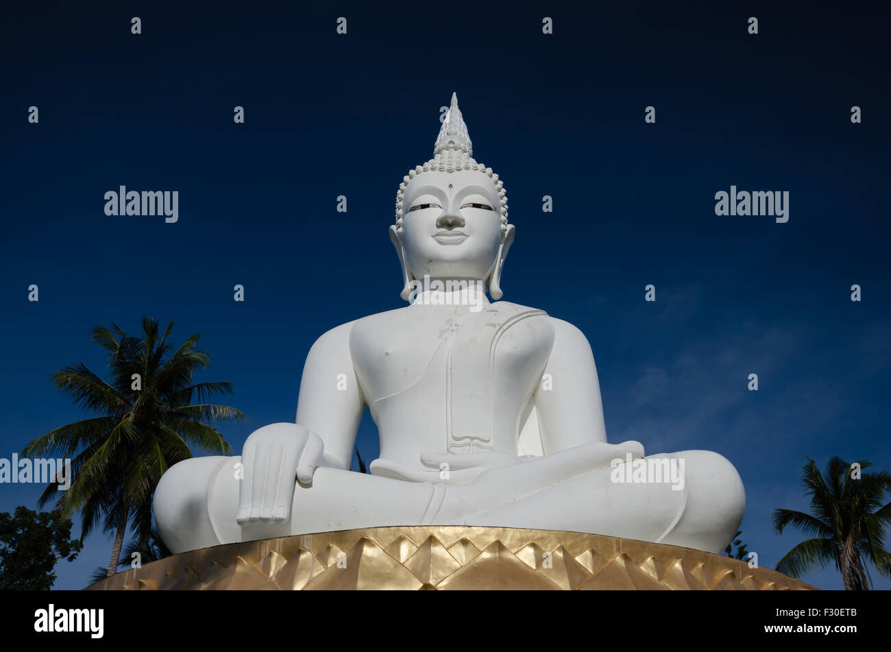 Große weiße Buddha Skulptur, Thailand. Stockfoto