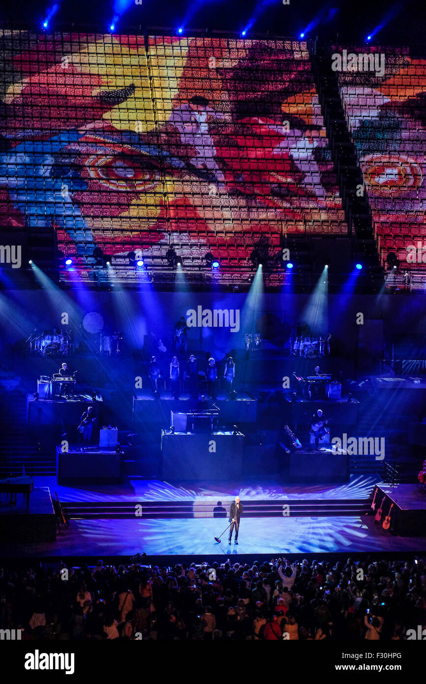 Rom, Italien. 25. Sep 2015. Konzert mit Gianni Morandi e Claudio Baglioni im Tennisstadion von Rom, "Capitani Coraggiosi" (mutige Kapitäne) Konzert Credit: wirklich Easy Star/Alamy Live News Stockfoto