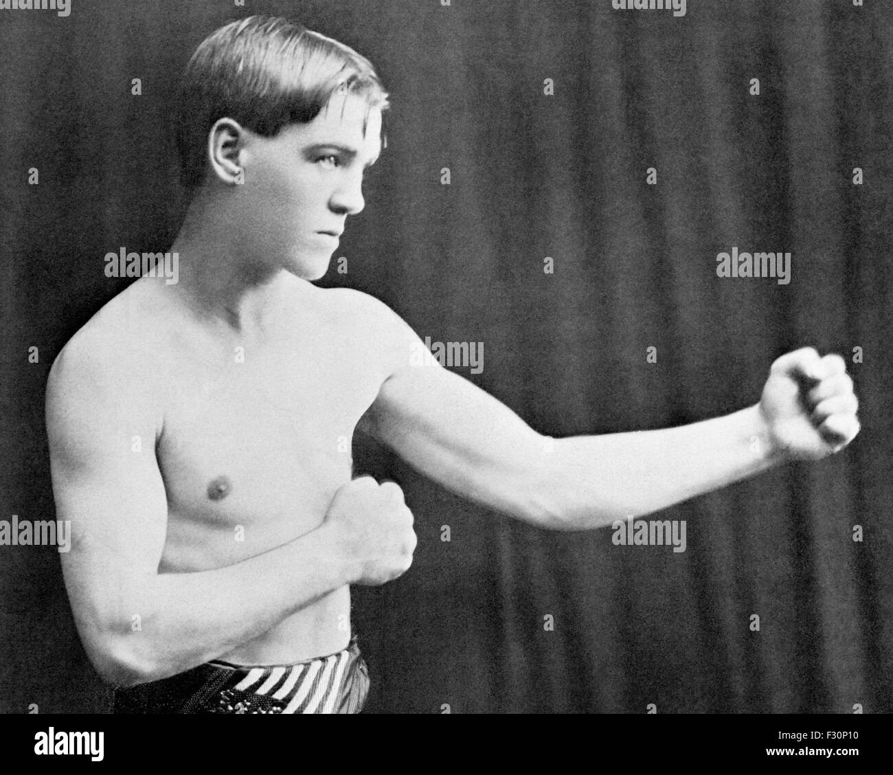 Vintage Foto von US-amerikanischer Boxer "Schrecklichen" Terry McGovern (1880-1918) - Gewinner der WM-Titel im Bantamgewicht sowohl im Federgewicht. McGovern, in Johnstown, Pennsylvania geboren, gilt als eines der größten Leichtgewichte und härtesten Puncher aller Zeiten. Stockfoto