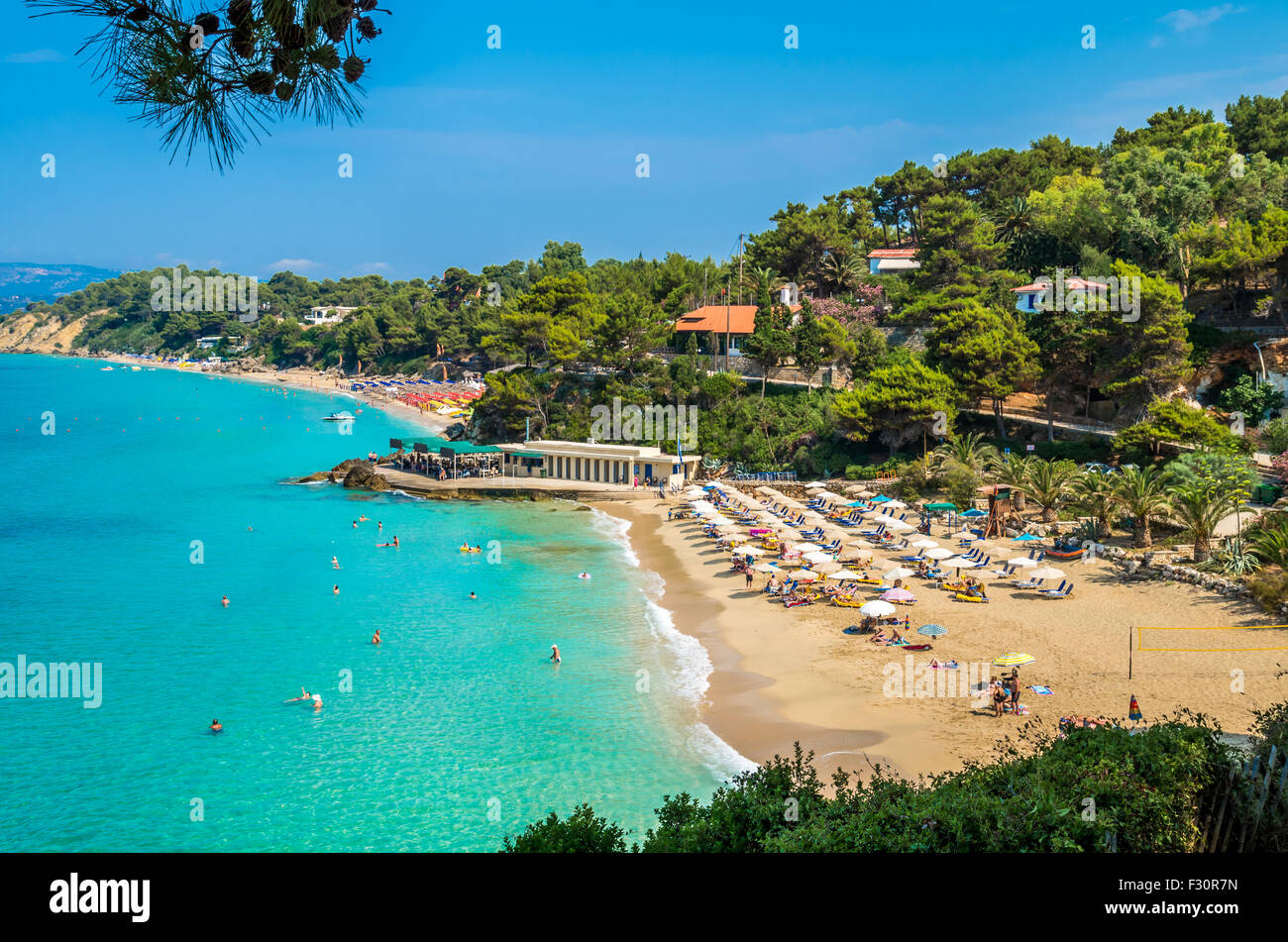 Spektakuläre Aussicht auf die Strände von Platis Gialos und Makris Gialos in der Nähe von Lassi, Argostoli. Insel Kefalonia, Griechenland Stockfoto