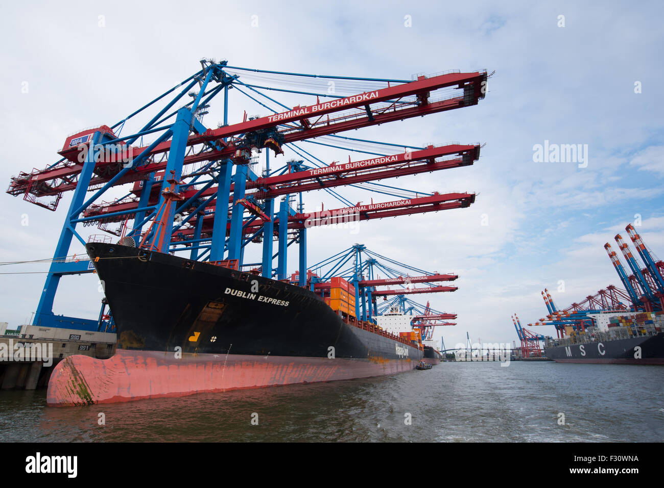 Containerschiffe im Hamburger Hafen Stockfoto