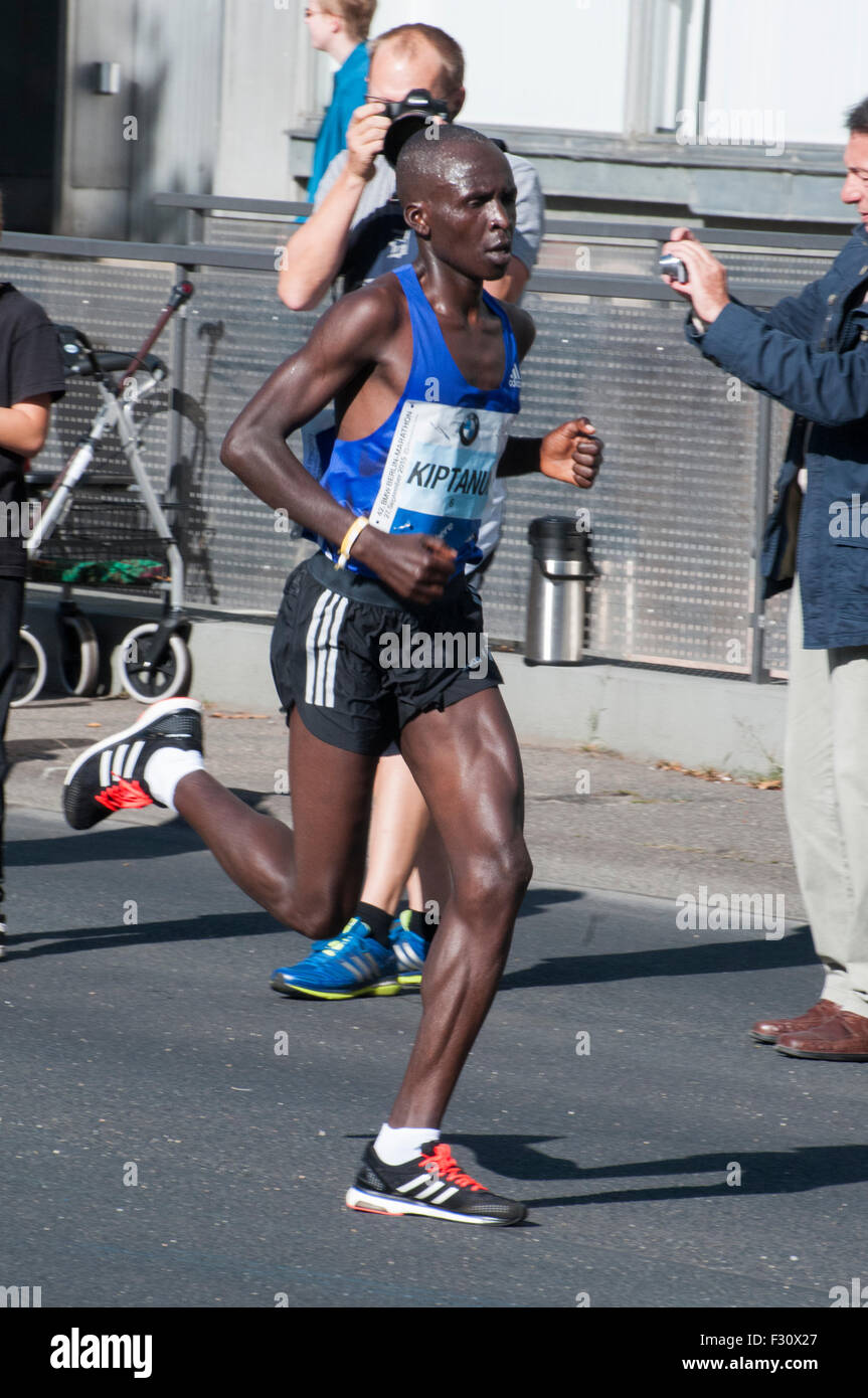 Berlin, Deutschland. 27. Sep, 2015. Kenianischer Leichtathlet Eliud Kiptanui, 2. Placegetter in der 42. Berlin-Marathon, 2015 Credit: Philip Spiel/Alamy Live News Stockfoto