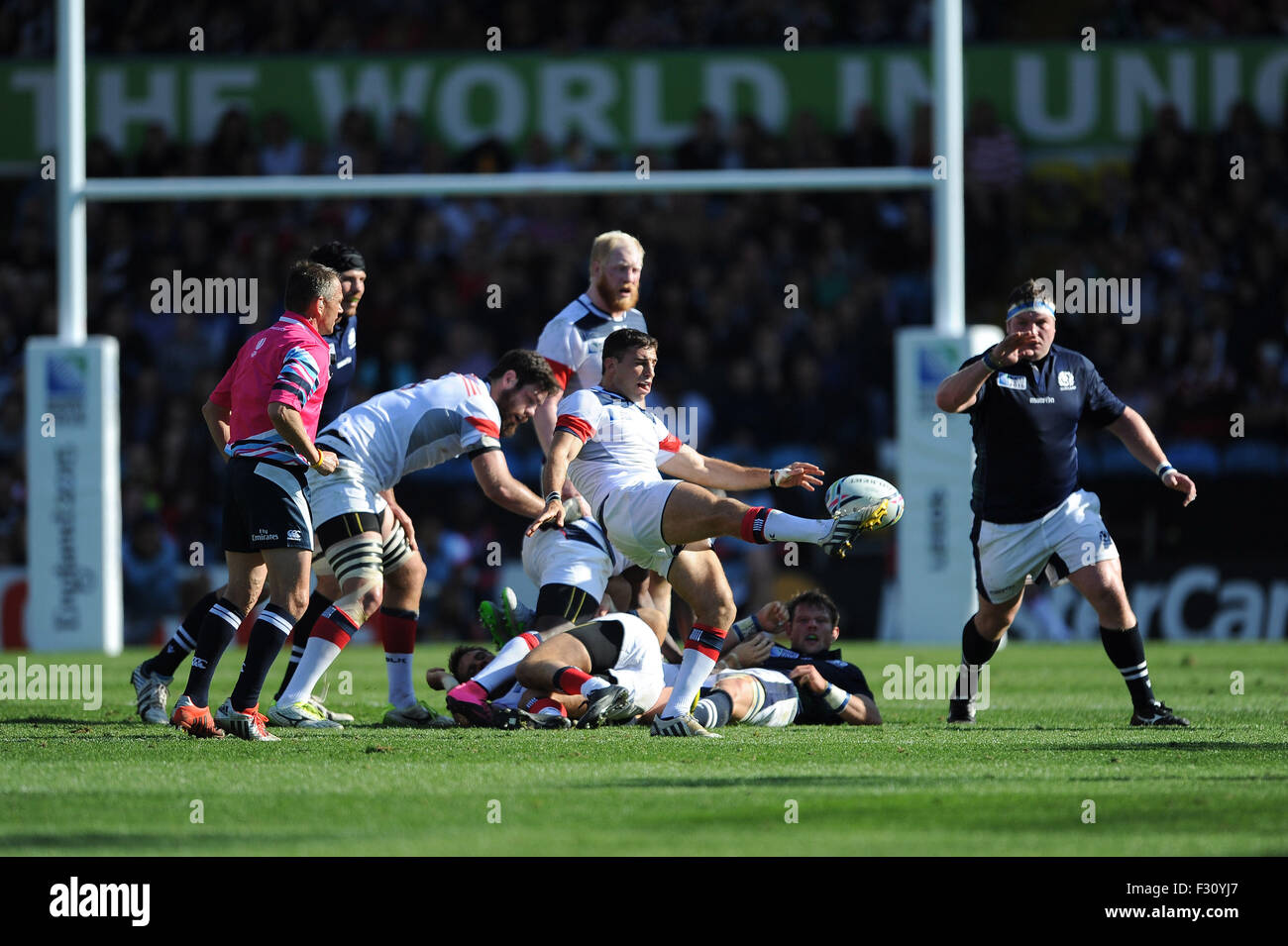 27. September 2015: Mike Petri USA sendet ein Box-Kick während Match 18 der Rugby World Cup 2015 zwischen Schottland und USA, Elland Road, Leeds, England (Foto von Rob Munro/CSM) Stockfoto