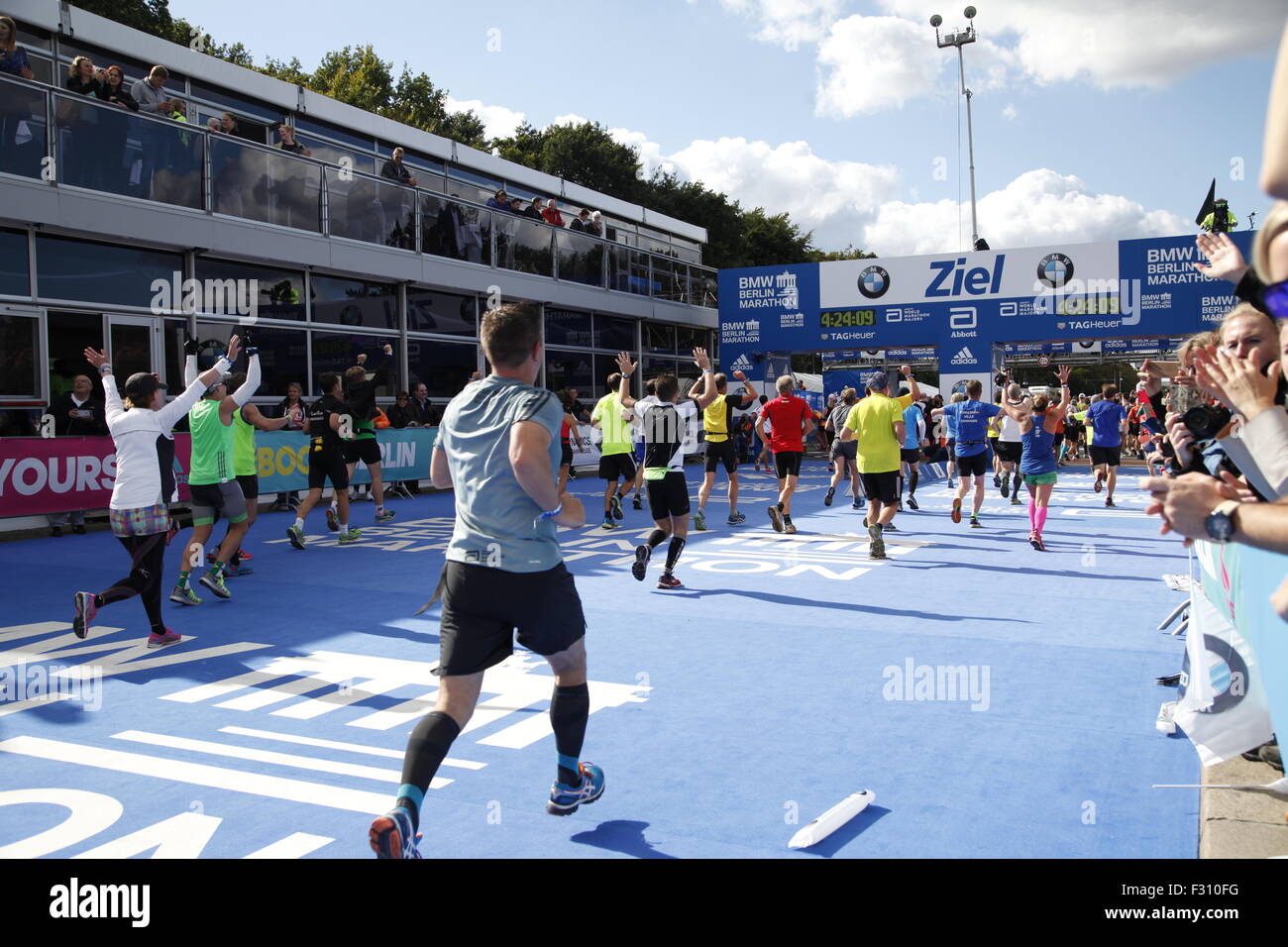 Berlin, Deutschland. 27. September 2015 Läufer beim Berlin-Marathon in der Nähe von Brandenburger Tor, Berlin, Deutschland, Europa-Credit: Stefan Papp/Alamy Live News Stockfoto