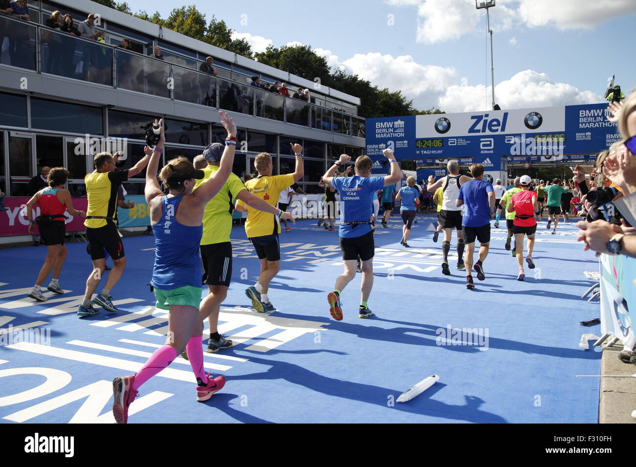 Berlin, Deutschland. 27. September 2015 Läufer beim Berlin-Marathon in der Nähe von Brandenburger Tor, Berlin, Deutschland, Europa-Credit: Stefan Papp/Alamy Live News Stockfoto