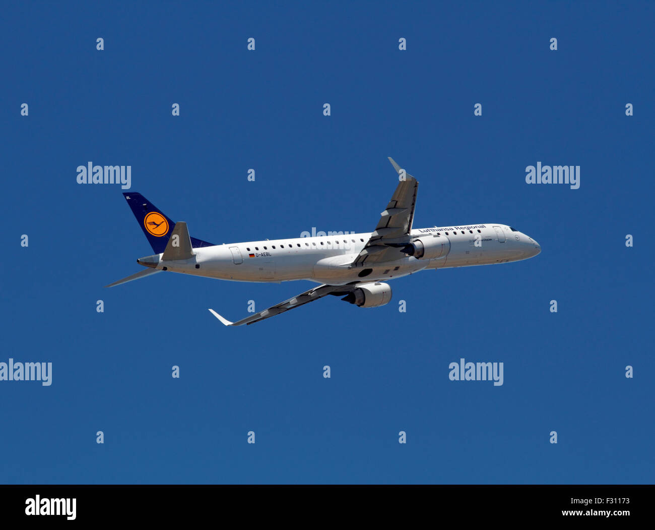 Lufthansa CityLine, Embraer ERJ-195, d-Aebl, hebt ab und klettert von CPH, Kopenhagen Flughafen Kastrup Stockfoto