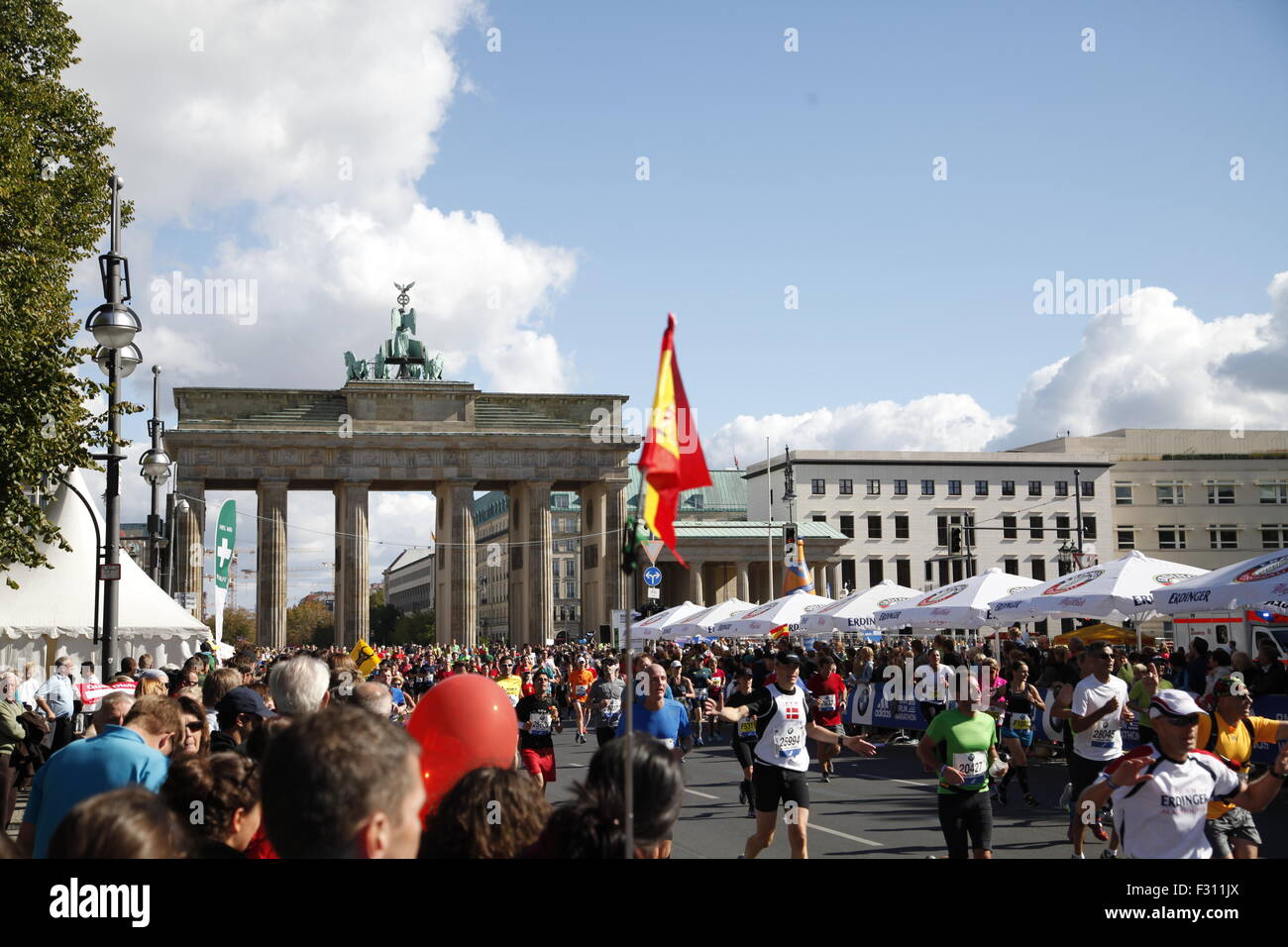 Berlin, Deutschland. 27. September 2015 Läufer beim Berlin-Marathon in der Nähe von Brandenburger Tor, Berlin, Deutschland, Europa-Credit: Stefan Papp/Alamy Live News Stockfoto