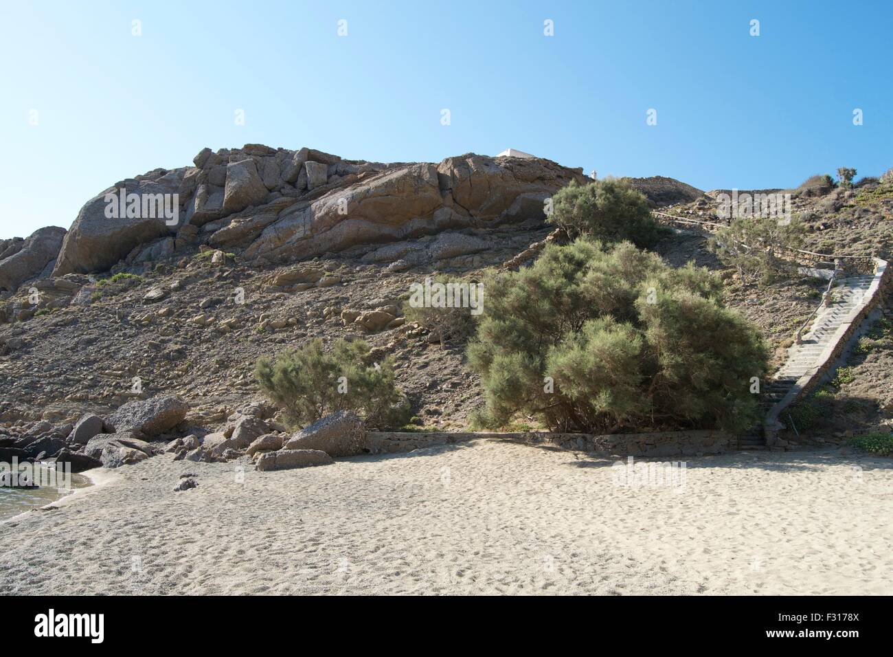 Griechische Insel Strand Büsche sand Stockfoto
