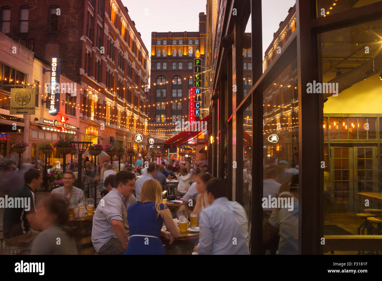 OUTDOOR-RESTAURANTS EAST 4TH STREET DOWNTOWN CLEVELAND OHIO USA Stockfoto