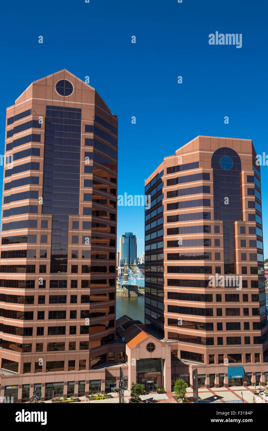 TALL BUILDINGS RIVERCENTER WATERFRONT OHIO RIVER COVINGTON KENTUCKY USA Stockfoto